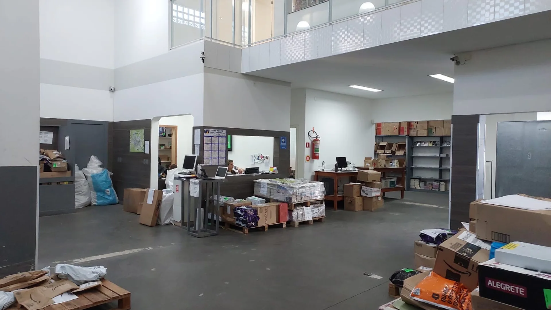Área operacional da Serra Fulfillment em Lages/SC para recebimento e organização de mercadorias
